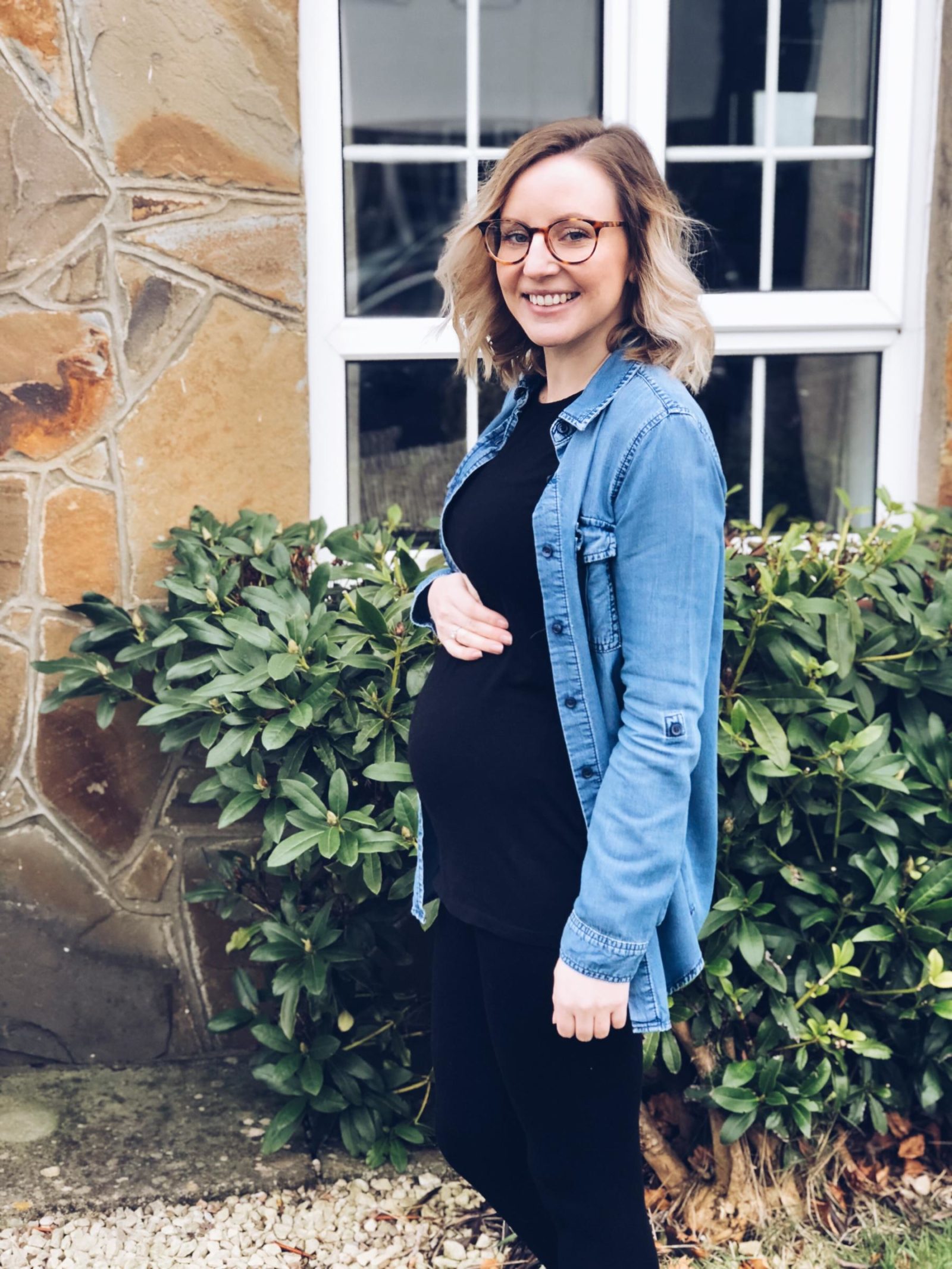 Bump update, pregnancy diaries, pregnancy update, pregnancy ball, birthing ball, labour, second trimester, morning sickness, pregnancy cravings, baby movements, pregnancy insomnia, pregnancy routine, positive pregnancy story, 